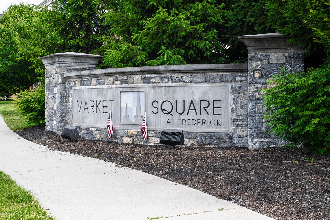 2704 Egret Way in Frederick, MD - Building Photo