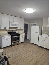 222 Clark St-Unit -2nd floor in New Britain, CT - Building Photo - Building Photo