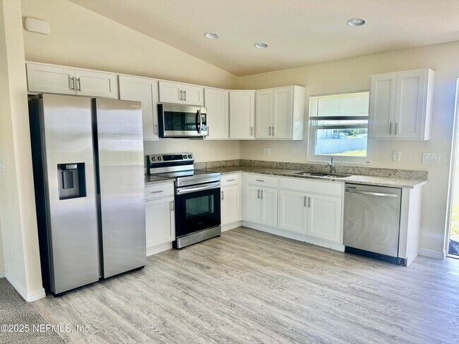 1378 Sun Ln in La Belle, FL - Building Photo - Building Photo