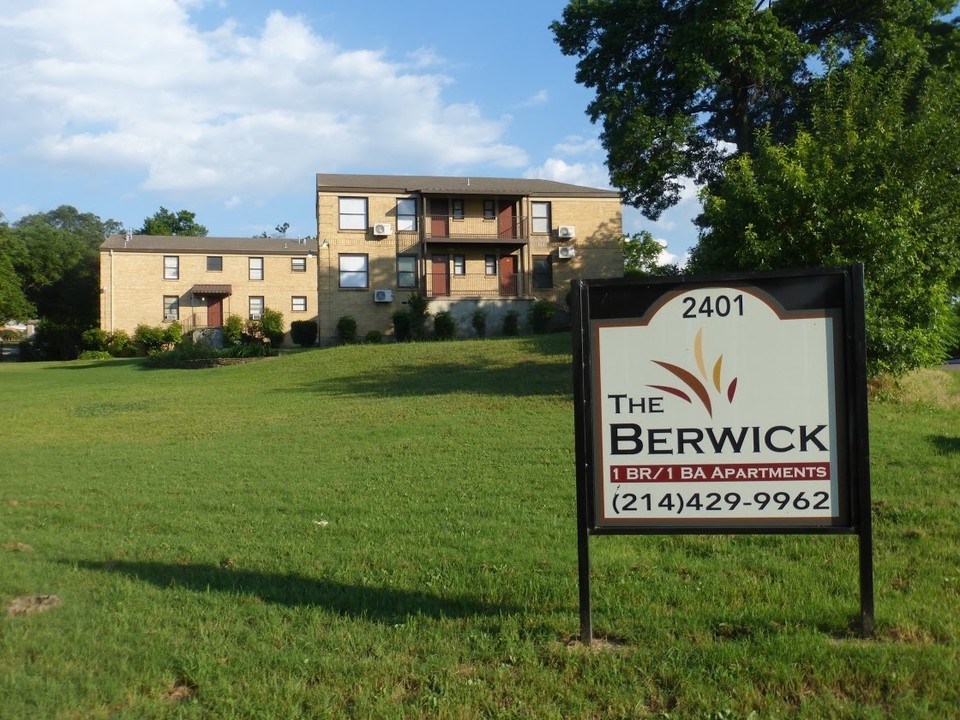 The Berwick in Dallas, TX - Building Photo