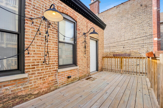 2735 W Potomac Ave in Chicago, IL - Building Photo - Building Photo