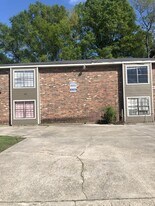 2025 Sherwood Meadow Dr in Baton Rouge, LA - Building Photo