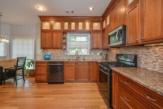 212 Ivy Glen Cir in Avondale Estates, GA - Building Photo - Building Photo