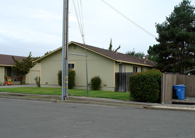 1201 Butte Ct in Santa Rosa, CA - Building Photo - Building Photo