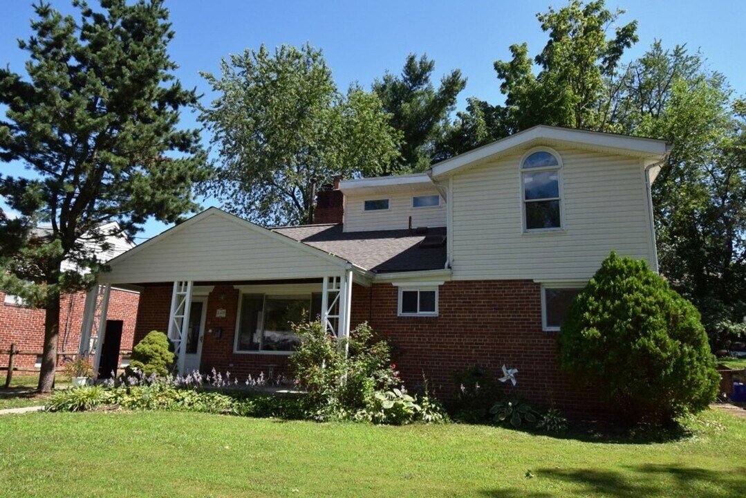 1507 Oakview Dr in Silver Spring, MD - Building Photo