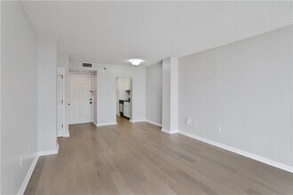 1280 W Peachtree St NW in Atlanta, GA - Building Photo - Building Photo