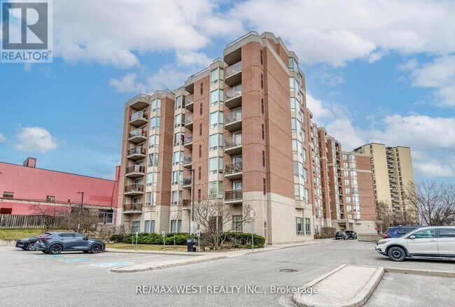 2088-2088 Lawrence Ave W in Toronto, ON - Building Photo - Building Photo
