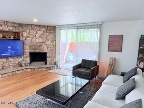 6943 E 3rd St in Scottsdale, AZ - Foto de edificio - Building Photo