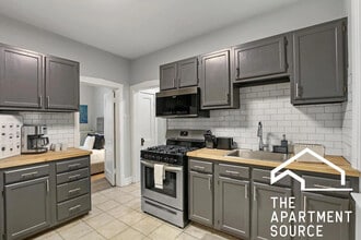 3908 W Roscoe St, Unit 2 in Chicago, IL - Foto de edificio - Building Photo