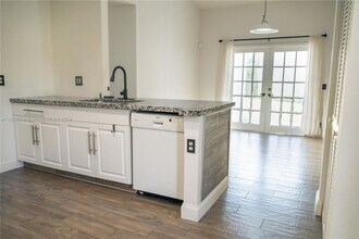 336 S Ketch Dr in Sunrise, FL - Building Photo - Building Photo