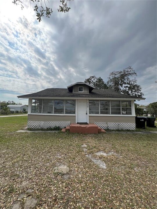 738 N Dean Rd in Orlando, FL - Building Photo
