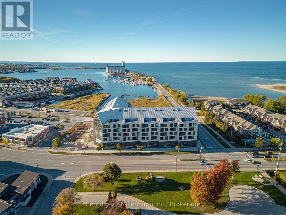 31 Huron St in Collingwood, ON - Building Photo