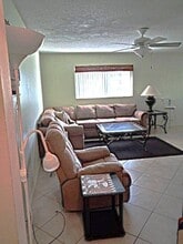 32 Colonial Club Dr in Boynton Beach, FL - Building Photo - Building Photo