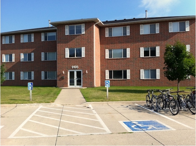 Campus Court Apartments in Cedar Falls, IA - Building Photo - Building Photo