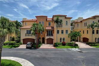 240 Ocean Bay Dr in Jensen Beach, FL - Building Photo - Building Photo