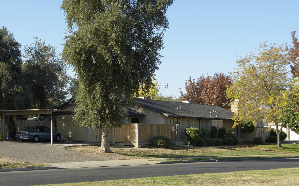 4573-4575 N Emerson Ave in Fresno, CA - Building Photo