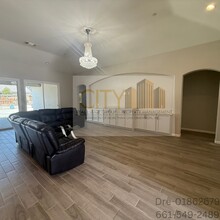 9018 Almond Creek Dr in Bakersfield, CA - Building Photo - Building Photo