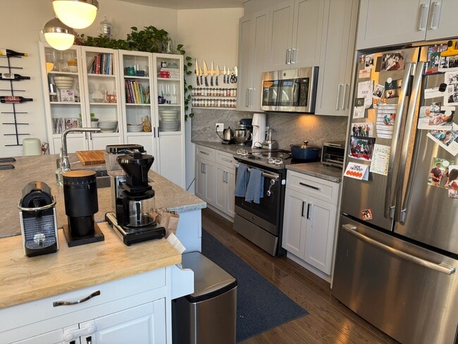 418 McGrath Hwy, Unit 414B