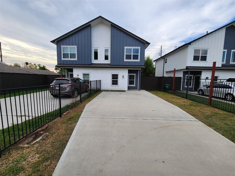 2202 Lynnfield St in Houston, TX - Foto de edificio