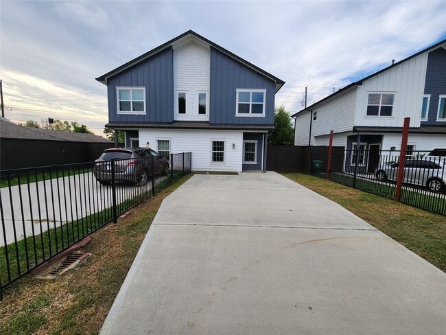 property at 2202 Lynnfield St