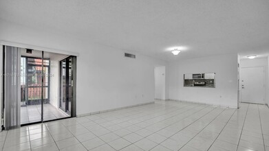 440 W Park Dr in Miami, FL - Building Photo - Building Photo