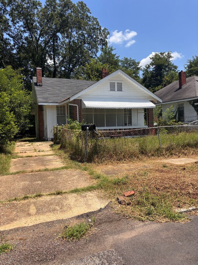 property at 1011 Sayre St