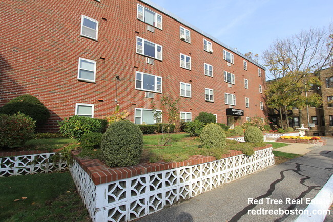 110 Babcock St in Brookline, MA - Building Photo - Building Photo