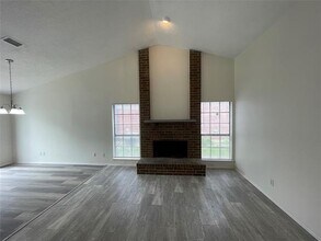 9415 Rutherglen Dr in Dallas, TX - Building Photo - Building Photo