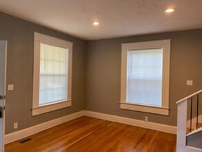 826 S McCann Ave in Springfield, MO - Foto de edificio - Building Photo