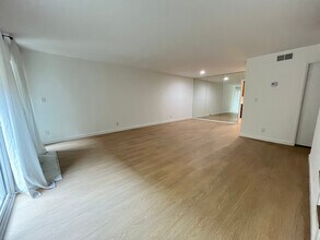 5115 Kester Ave in Sherman Oaks, CA - Building Photo - Building Photo