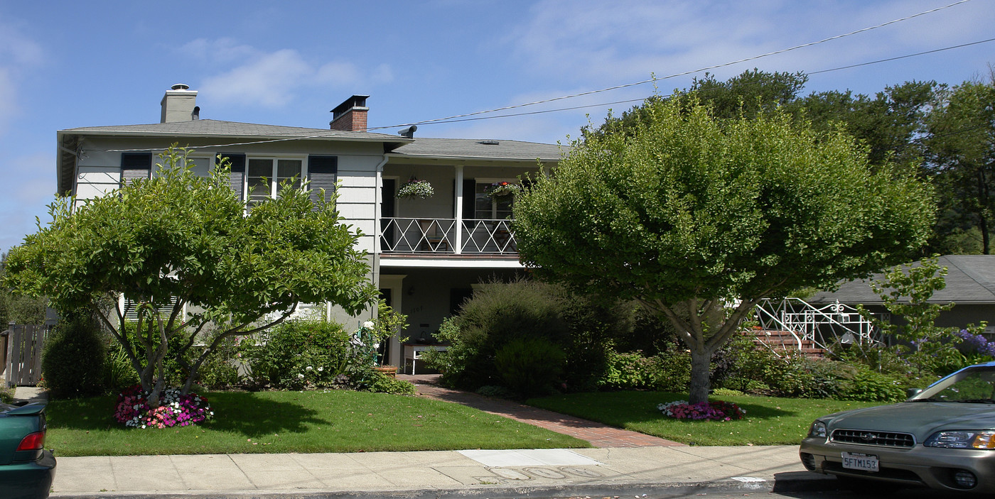 1701-1707 Clemens Rd in Oakland, CA - Building Photo