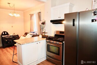 341 Crows Mill Rd in Woodbridge Township, NJ - Building Photo - Building Photo