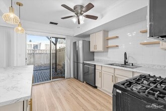 34W 657 Elm Ct in St. Charles, IL - Building Photo - Building Photo