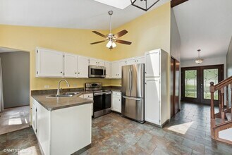 2351 Federal Cir in Lindenhurst, IL - Building Photo - Building Photo