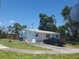 831 SW 14th Ct in Deerfield Beach, FL - Building Photo