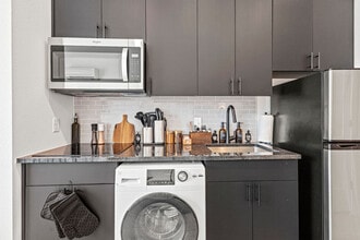 596 W 9th St in Dallas, TX - Foto de edificio - Building Photo