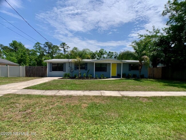 435 Sigsbee Rd in Orange Park, FL - Building Photo - Building Photo