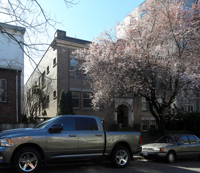 Seafield Apartments in Vancouver, BC - Building Photo - Building Photo