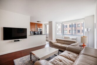 401 E 34th St in New York, NY - Building Photo - Building Photo