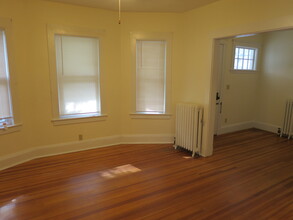 5 Freeman St, Unit 1 in Arlington, MA - Foto de edificio - Building Photo