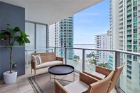 1300 Brickell Bay Dr, Unit 1002 in Miami, FL - Building Photo - Building Photo