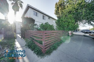 6927 Whitsett Ave in North Hollywood, CA - Building Photo - Building Photo