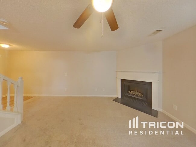 7913 Four Oaks Ct in Union City, GA - Building Photo - Building Photo