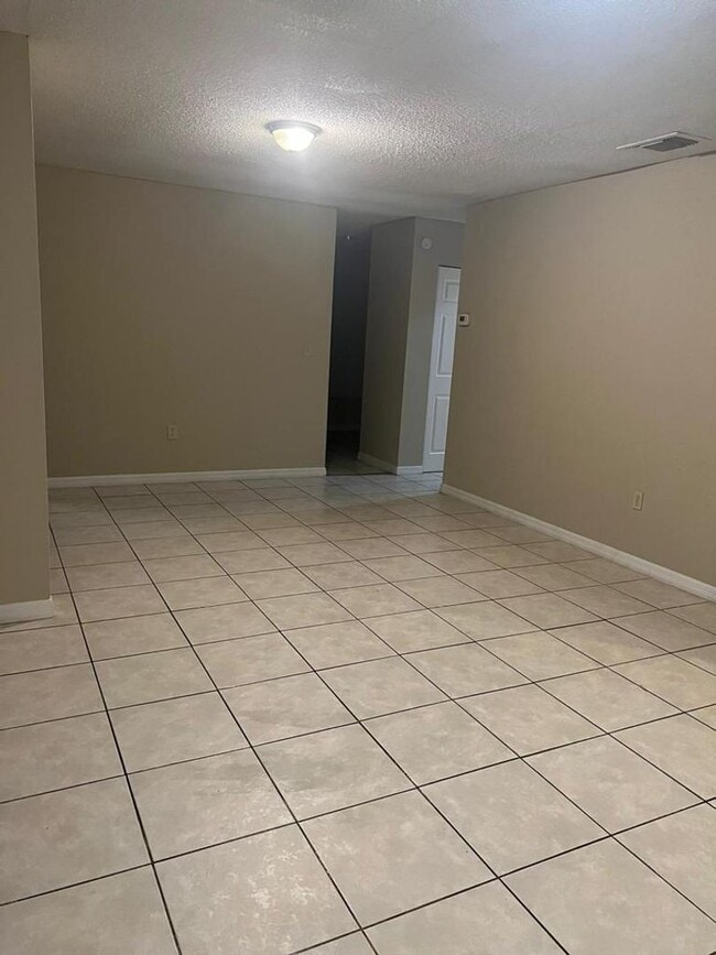 605 Estrada Ln in Kissimmee, FL - Building Photo - Building Photo