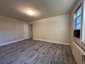 4585 MacArthur Blvd NW in Washington, DC - Building Photo - Building Photo