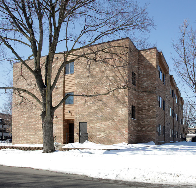 Red Oak Manor in Farmington, MN - Building Photo - Building Photo