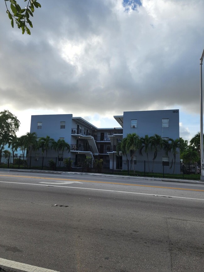 1801 NW 54th St in Miami, FL - Building Photo - Building Photo