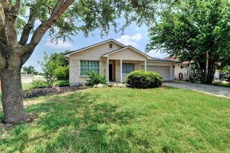 136 Holmstrom St in Hutto, TX - Building Photo - Building Photo