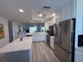 8755 Olde Hickory Ave in Sarasota, FL - Building Photo - Building Photo