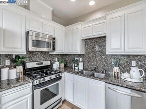 3275 Dublin Blvd in Dublin, CA - Building Photo - Building Photo